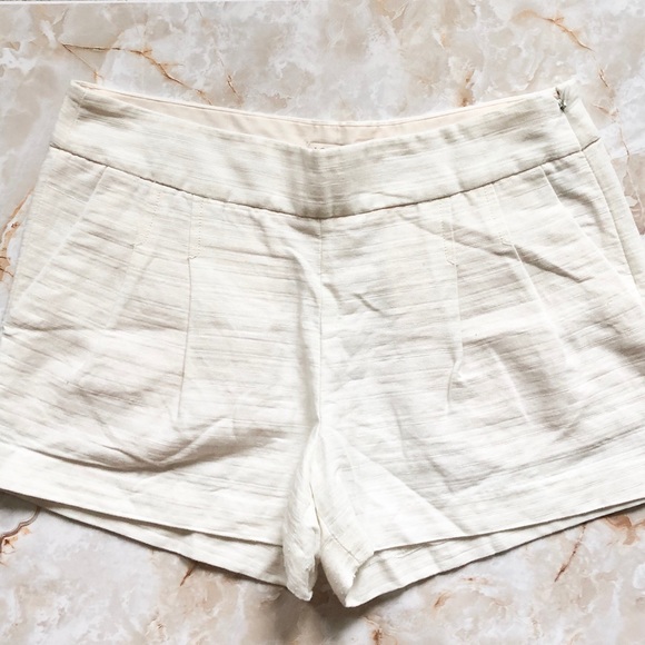 J. Crew Pants - 🏡J. Crew pleated shorts